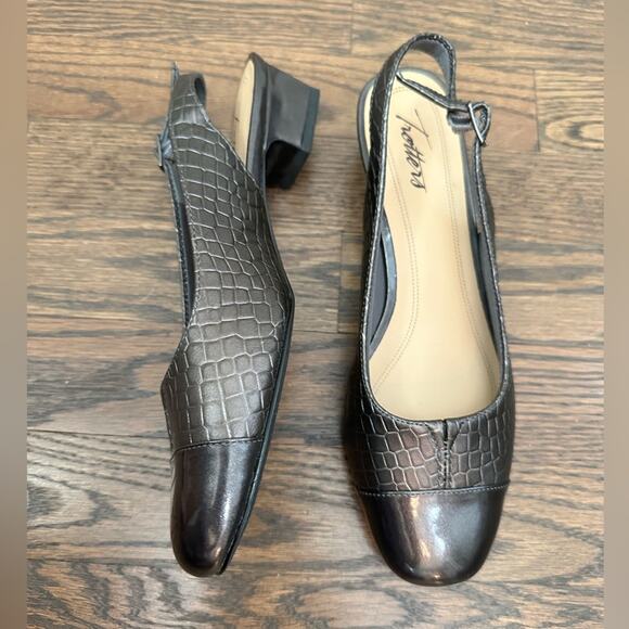 Trotters ‘DEA’ Slingback Low Blick Heel Shoes - Pewter Gray Size 7 M - Picture 1 of 8